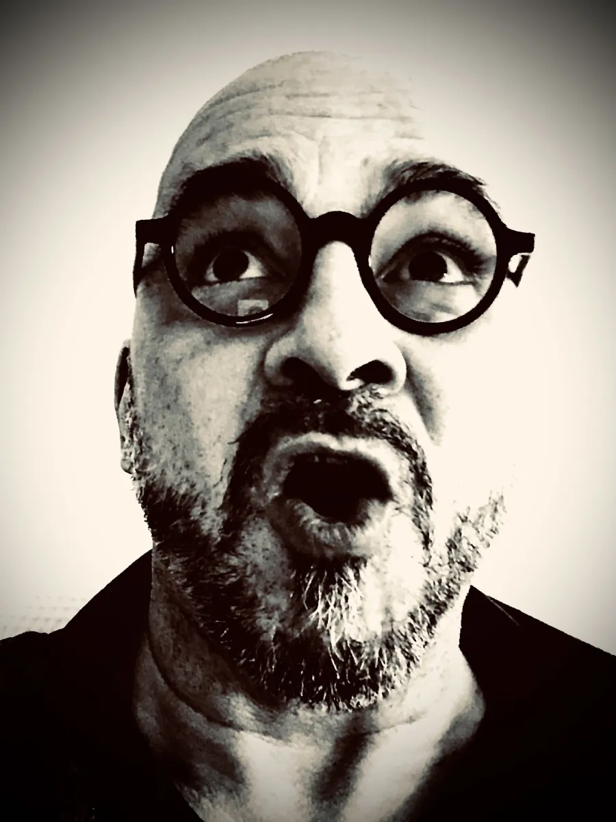 Qui suis-je. Fabien le cerveau droit et le doc le cerveau gauche dans une seule photo
